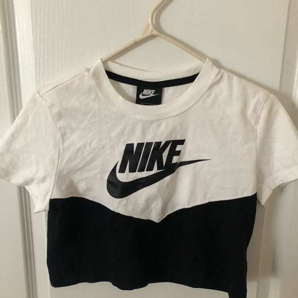 Nike crop top - Picture 1 of 3